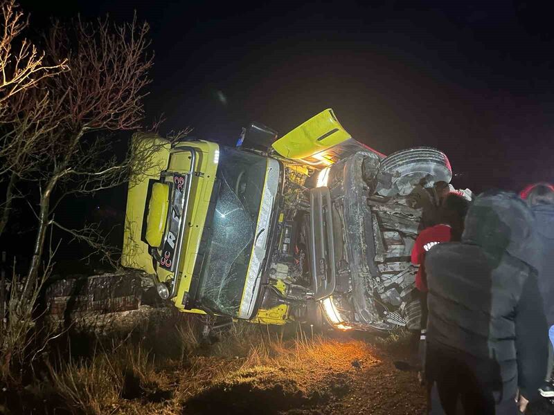 Balıkesir’in Marmara ilçesinde Cennet Tepesi Mevkii’nde meydana gelen trafik kazasında,