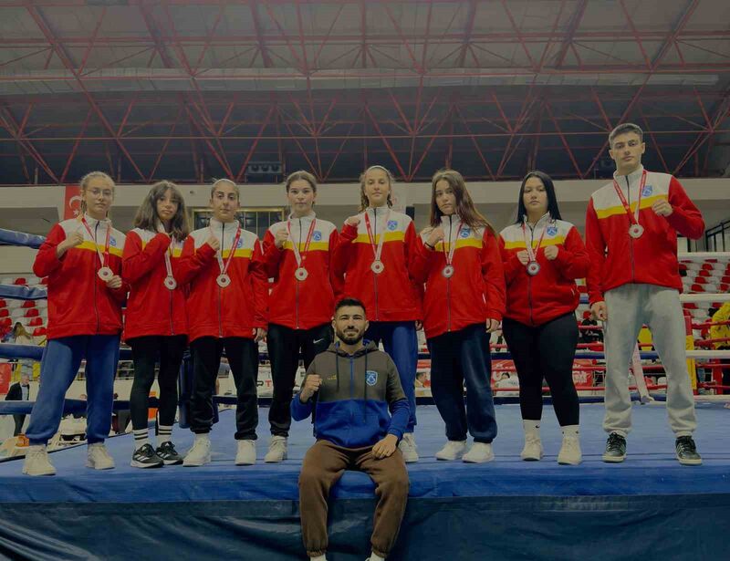 Balıkesir Büyükşehir Belediyespor Gençler Muaythai Takımı, Gebze’de düzenlenen Marmara Bölge