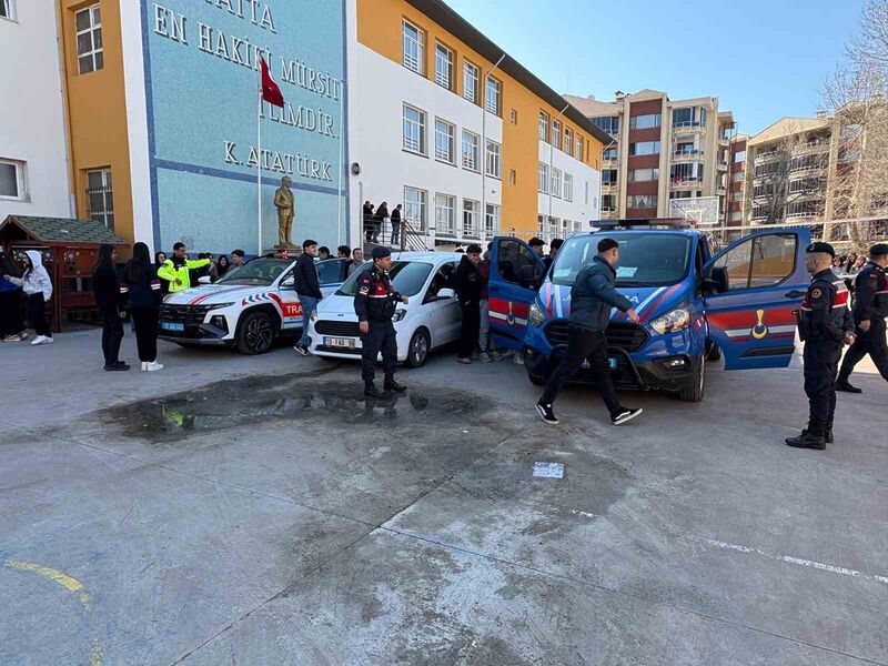 Balıkesir İl Jandarma Komutanlığı arafından, Şehit Öğretmen Şenay Aybüke Yalçın