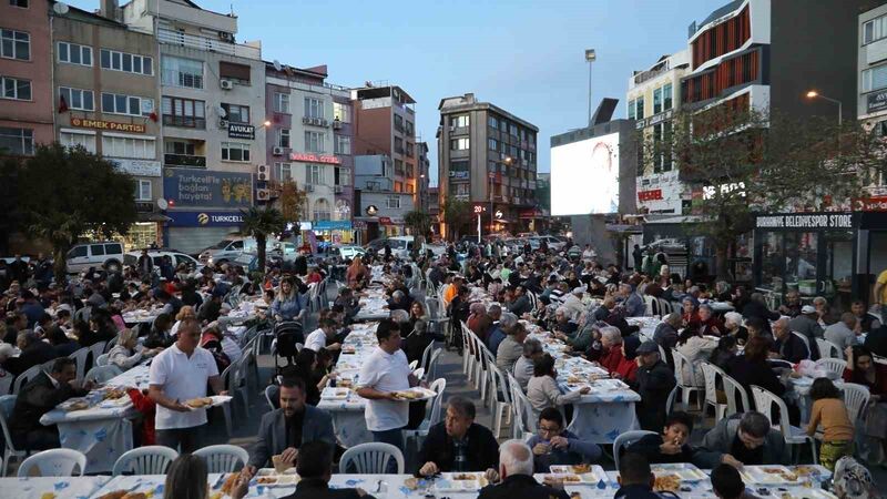 Burhaniye Belediyesi, Ramazan ayı boyunca ilçe genelinde ihtiyaç sahiplerine erzak