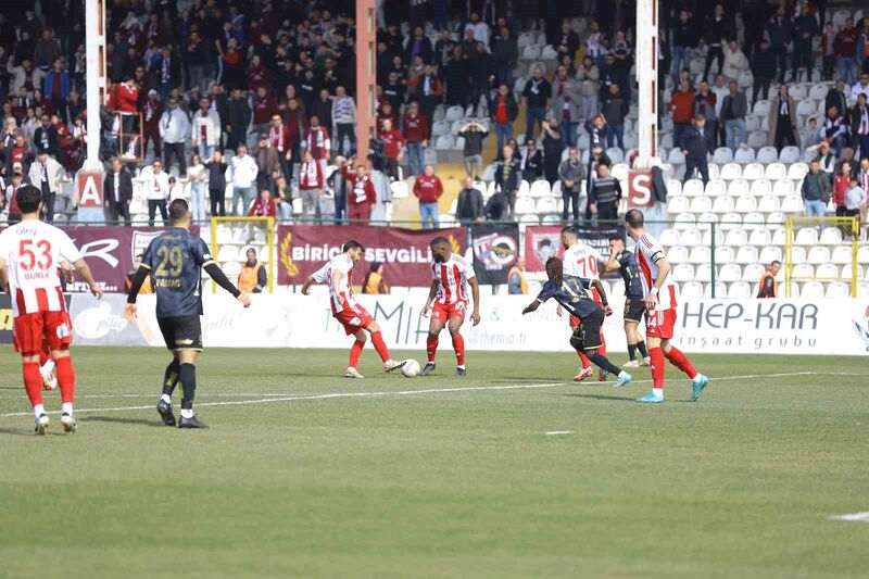 Trendyol 1. Lig’in 27. haftasında Bandırmaspor, sahasında Ümraniyespor’u 2-0 mağlup