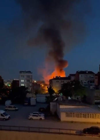 Balıkesir’de akşam saatlerinde hurda ve lastikçilerin bulunduğu mevkideki bir iş