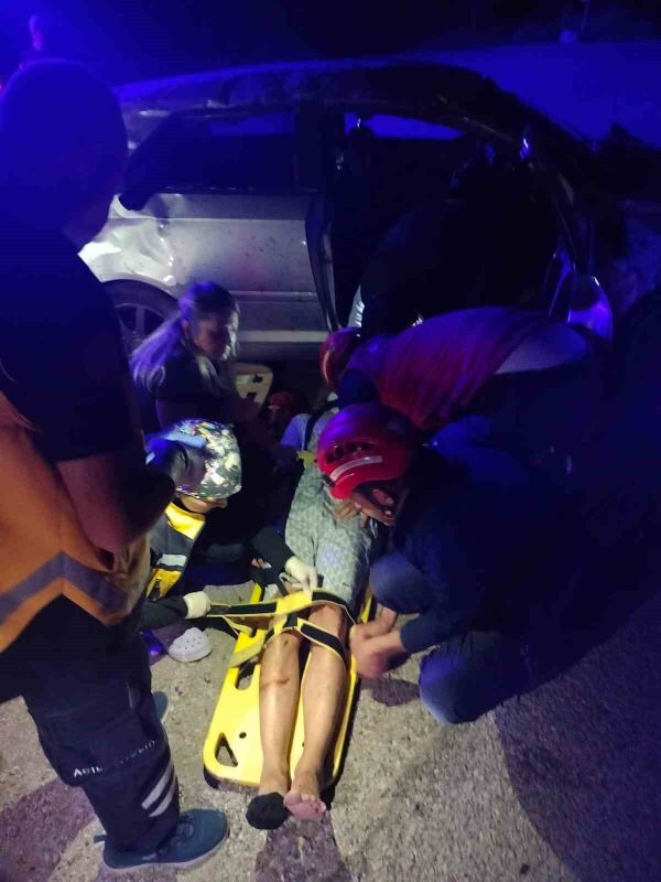 Balıkesir’in Altıeylül ilçesinin Pamukçu mevkiinde meydana tek taraflı trafik kazasında