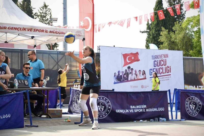 Gençlik Haftası, bu yıl da gençlerin yoğun katılımı ve coşkusuyla