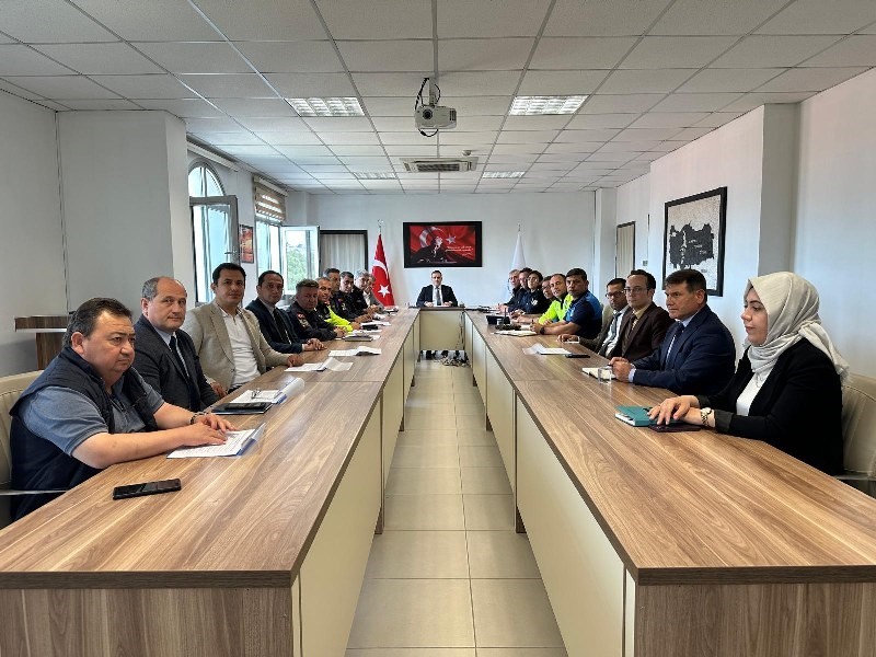 Burhaniye’ de Kaymakam İlyas Memiş başkanlığında ilgili kurum amirlerinin katılımıyla