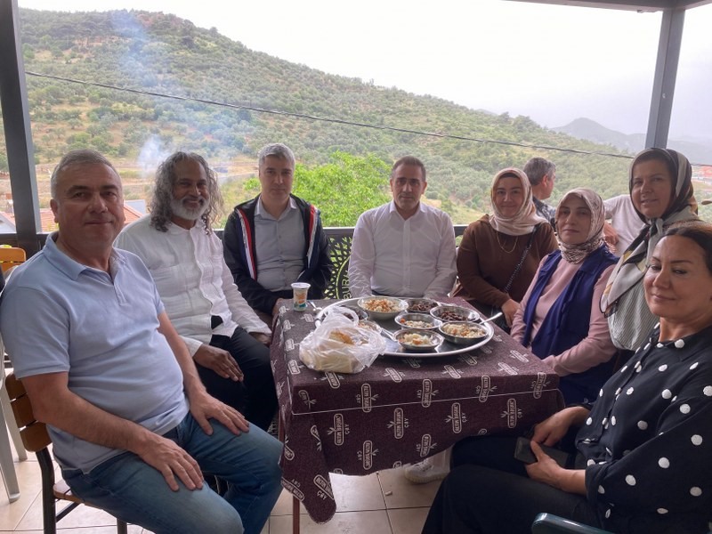 Burhaniye Kaymakamı İlyas Memiş, Dutluca Mahallesinde düzenlenen geleneksel köy hayrına