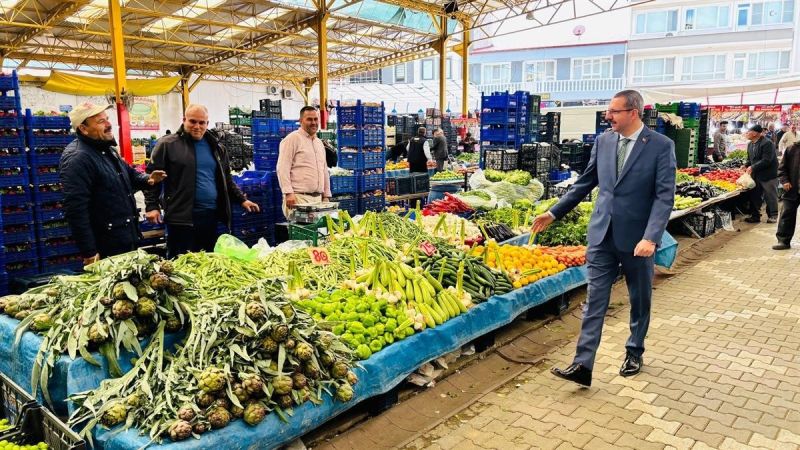 Balıkesir’in Havran ilçesinde Kaymakam Enver Özderin, cuma günü kurulan semt