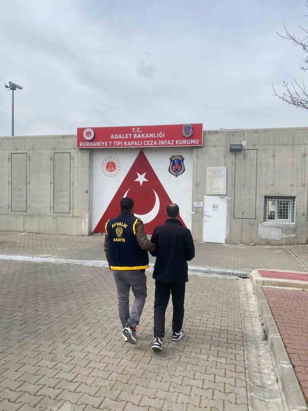 Balıkesir’in Ayvalık ilçesinde, kasten öldürme suçundan arama kararı ve 10