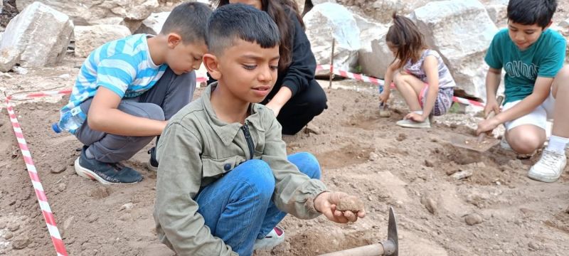 Uluslararası Müzeler Haftası çerçevesinde Bandırma’nın Çınarlı Mahallesi’nden katılan çocuklar, Kyzikos