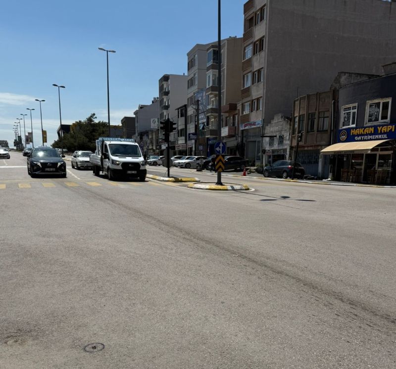 Balıkesir’in Bandırma ilçesinde, şehir içi otobüsünden yola sızan mazot nedeniyle