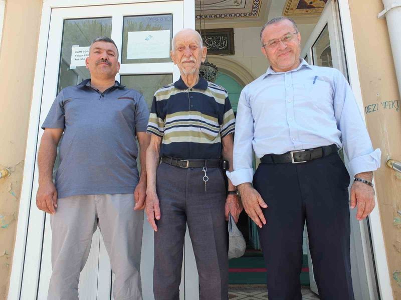 Balıkesir’in Burhaniye ilçesinde, 89 yaşındaki Mustafa Köse, Şarköy Caminde 59