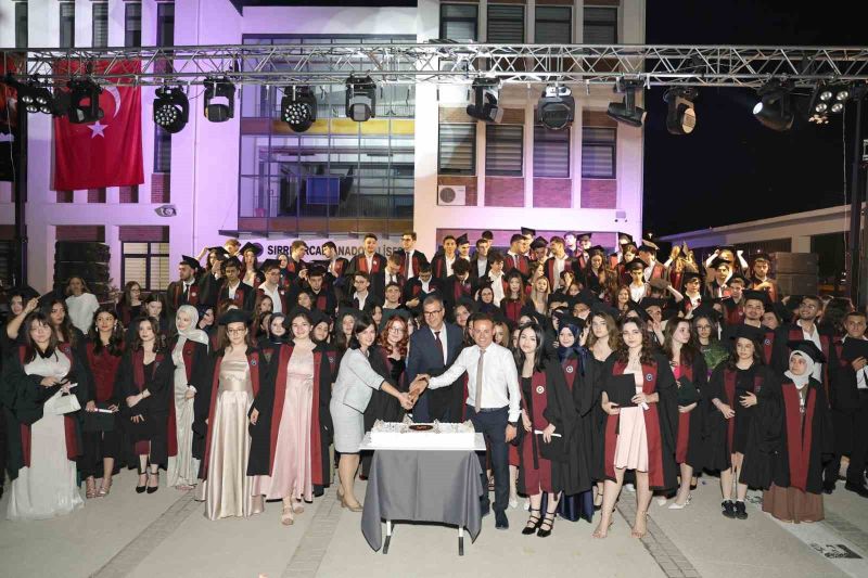 Balıkesir’in köklü okullarından Sırrı Yırcalı Anadolu Lisesi (SYAL) 34. Dönem