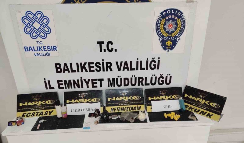 Balıkesir’de narkotik ekipleri tarafından yapılan operasyonda 90 gram esrar ele