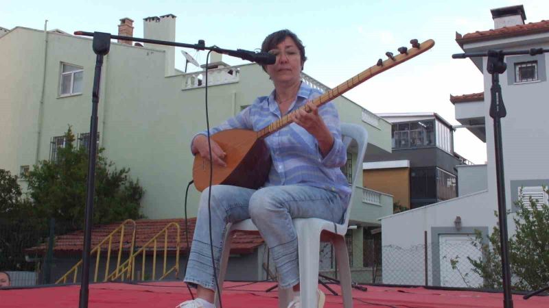 Burhaniye ilçesinde, Şehit Yılmaz Kobak İlkokulunun düzenlediği Yılsonu Şenliğinde büyük