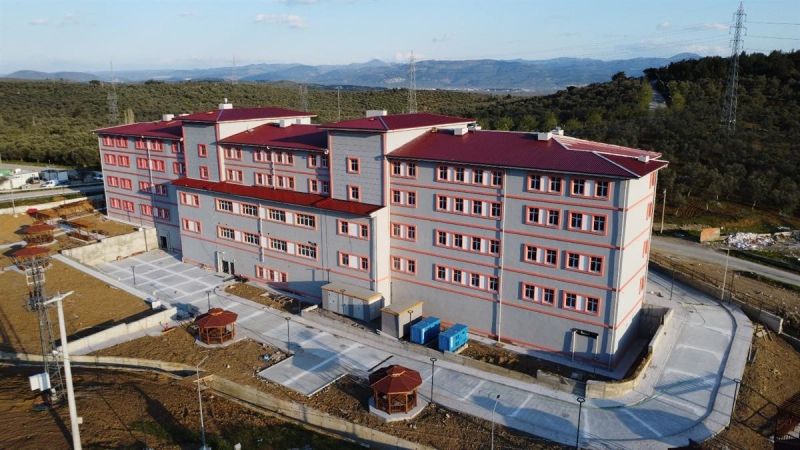 Balıkesir’in Edremit ilçesinde Gençlik ve Spor Bakanlığı tarafından yapımı sürdürülen
