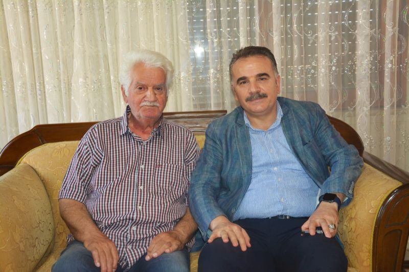 Edremit Kaymakamı Ahmet Odabaş, Babalar Günü dolayısıyla ilçede ikamet eden