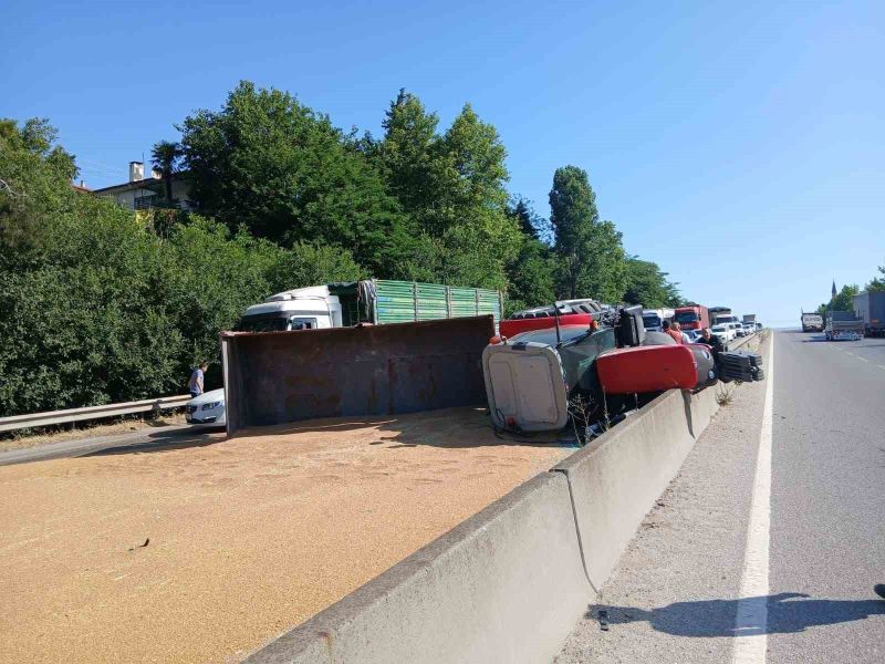 Balıkesir’in Susurluk ilçesinde meydana gelen çift araçlı trafik kazasında 3
