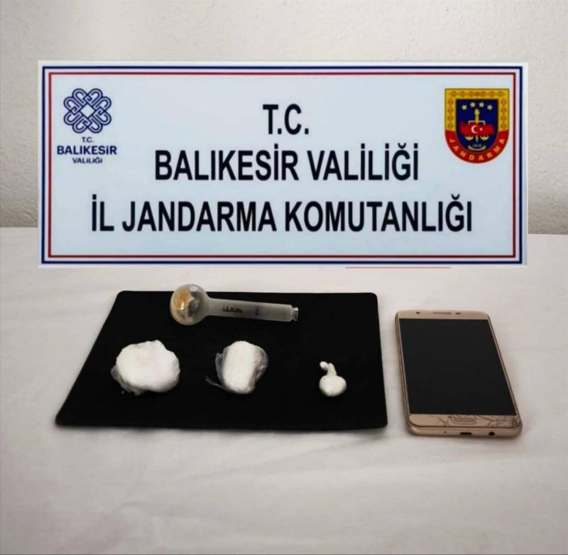 Balıkesir İl Jandarma Komutanlığı ekiplerince 5 ilçede gerçekleştirilen operasyonlarda, 14