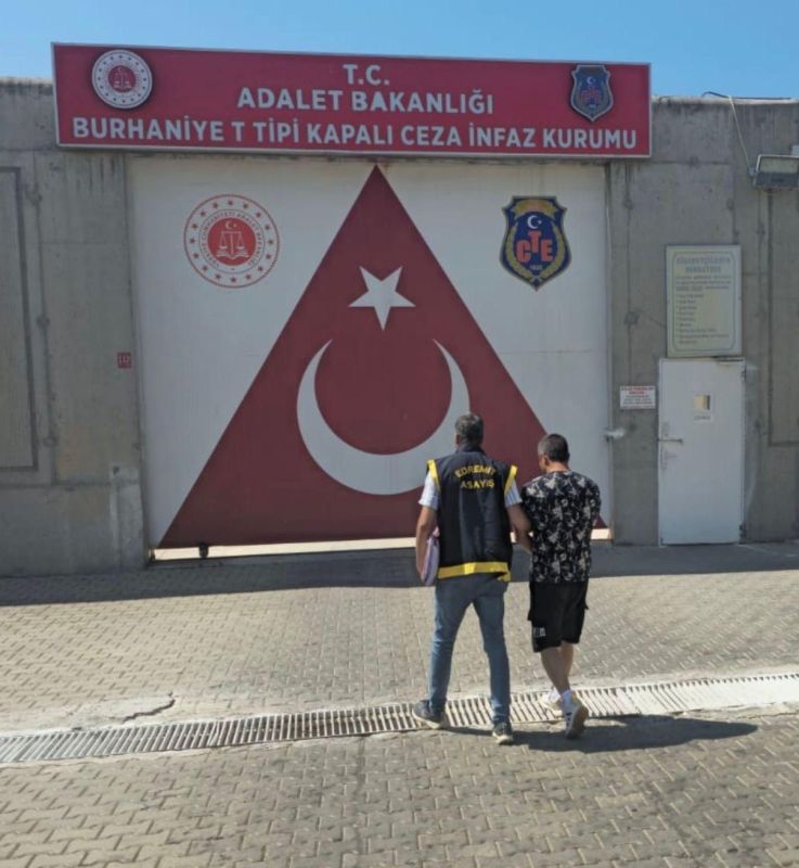Balıkesir’de polis ekipleri tarafından yapılan aranan şahıslara yönelik operasyonda, hapis