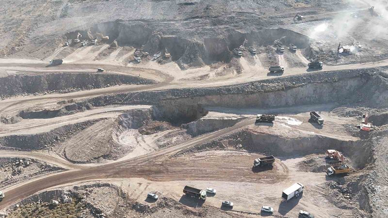 Balıkesir’in Gönen ilçesinde yapımı devam eden Tarıma Dayalı İhtisas Sera