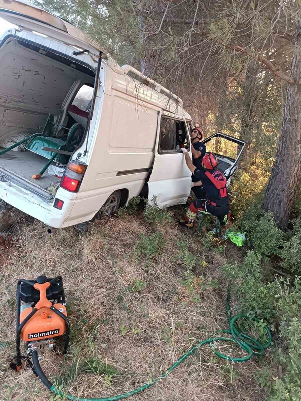 Balıkesir-Kütahya karayolunun Selimağa kırsalında meydana gelen tek taraflı trafik kazasında