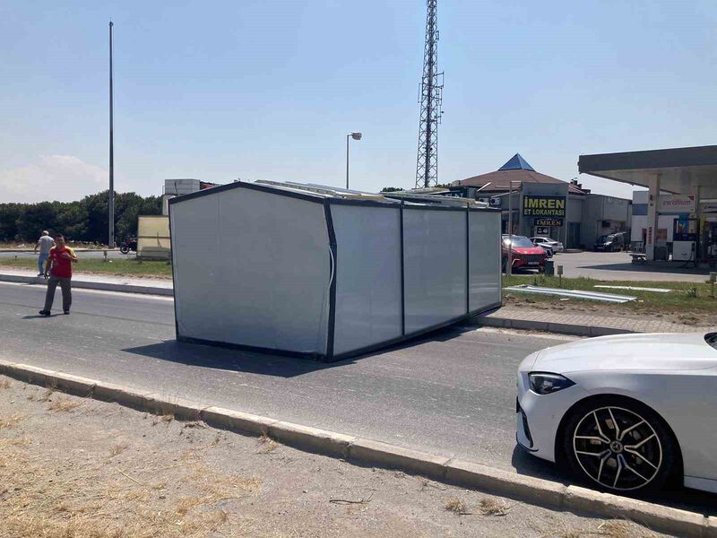 Balıkesir’in Bandırma ilçesinde Küçük Sanayi Sitesi girişinde seyir halindeki bir