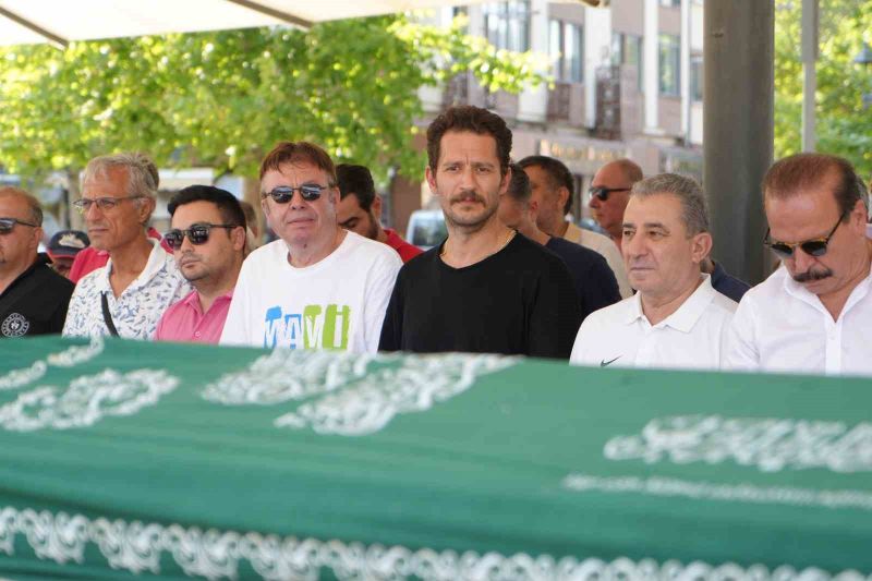 Ünlü oyuncu Uraz Kaygılaroğlu, doğum gününde dedesinden gelen acı haberle