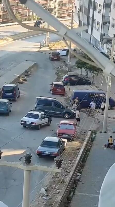 Balıkesir’in Edremit ilçesinde iki kişi, eski bir alacak verecek meselesi