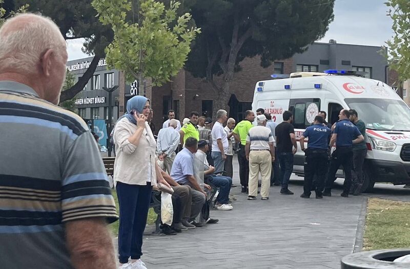 Balıkesir’in Gönen ilçesi Malkoç Mahallesi Cumhuriyet Meydanı’nda iki kişi arasında