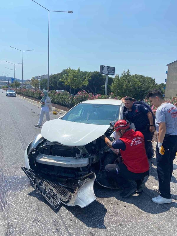 Balıkesir’in Susurluk ilçesinde meydana gelen çift taraflı trafik kazasında 2