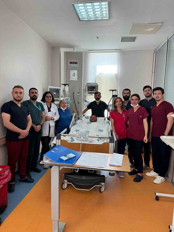 Balıkesir’de evde kendi imkanları ile yaptığı sahte içkiyi kullanan vatandaş