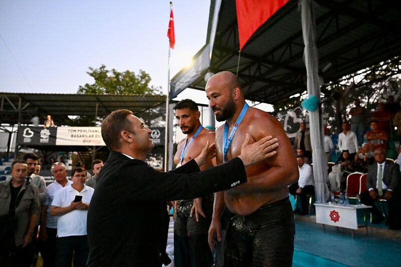 65. Geleneksel Kurtdereli Mehmet Pehlivan Yagli Gureslerinin Baspehlivani Orhan Okulu 10 - Yeni Gazetem: Son dakika haberler, siyaset, magazin, spor, ekonomi,sağlık