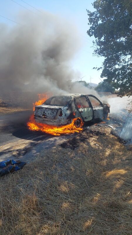 Balıkesir’in Susurluk ilçesi kırsal Kayalıdere Mahallesi’nde bir araçta çıkan yangın,