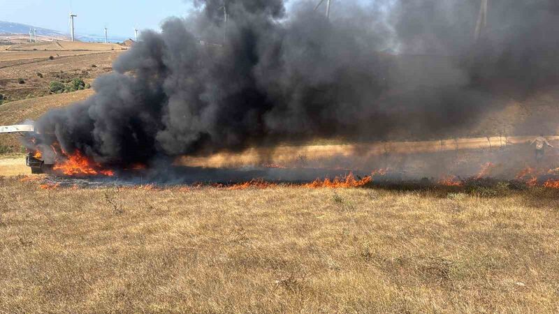 Balıkesir’in Bandırma ilçesi Sahilyenice Mahallesi yolunda meydana gelen araç ve