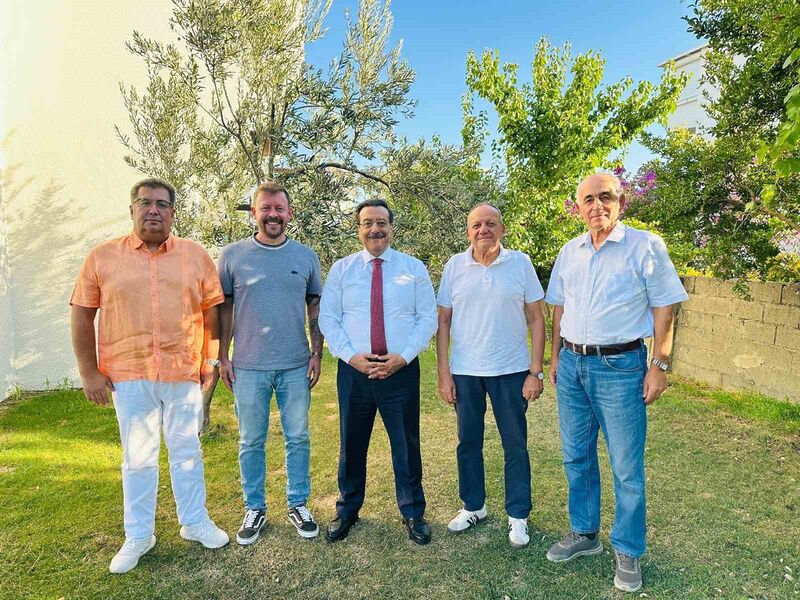 Balıkesir’in Burhaniye Kaymakamı Cumali Atilla, Burhaniye Zeytin Üreticileri Derneği Başkanı