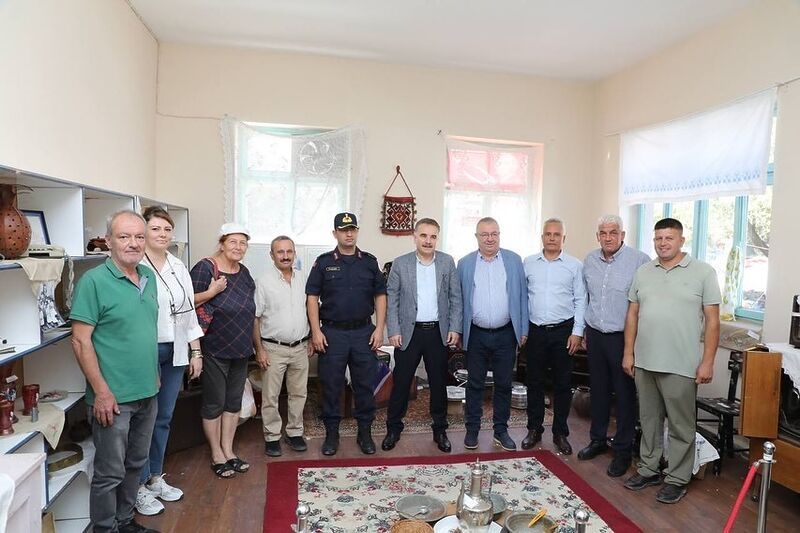 Balıkesir’in Edremit Kaymakamı Ahmet Odabaş, İlçe Jandarma Komutanı Yarbay Serkan