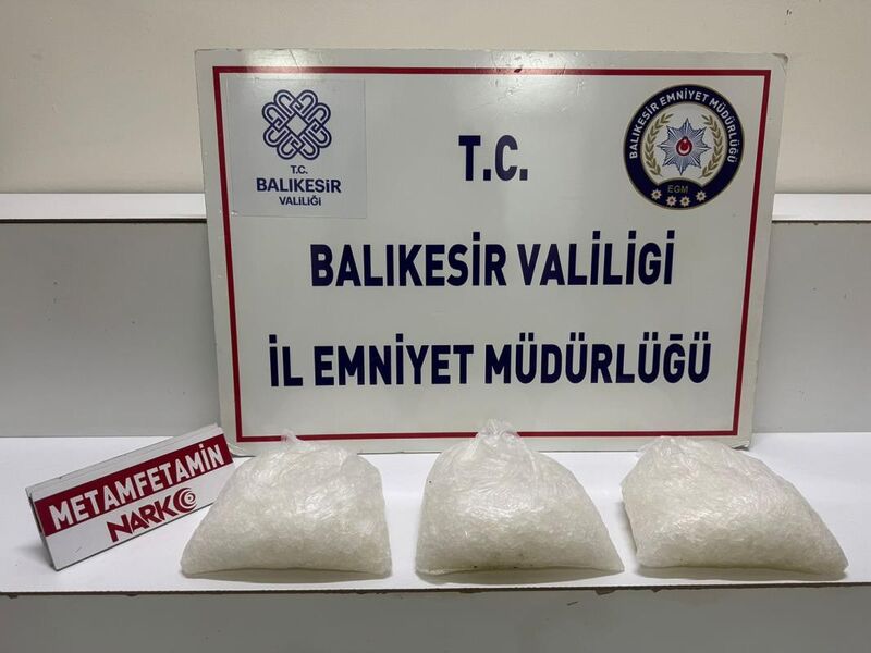 Edremit Narkotik Suçlarla Mücadele Büro Amirliği ekipleri, gerçekleştirdikleri operasyonla piyasaya