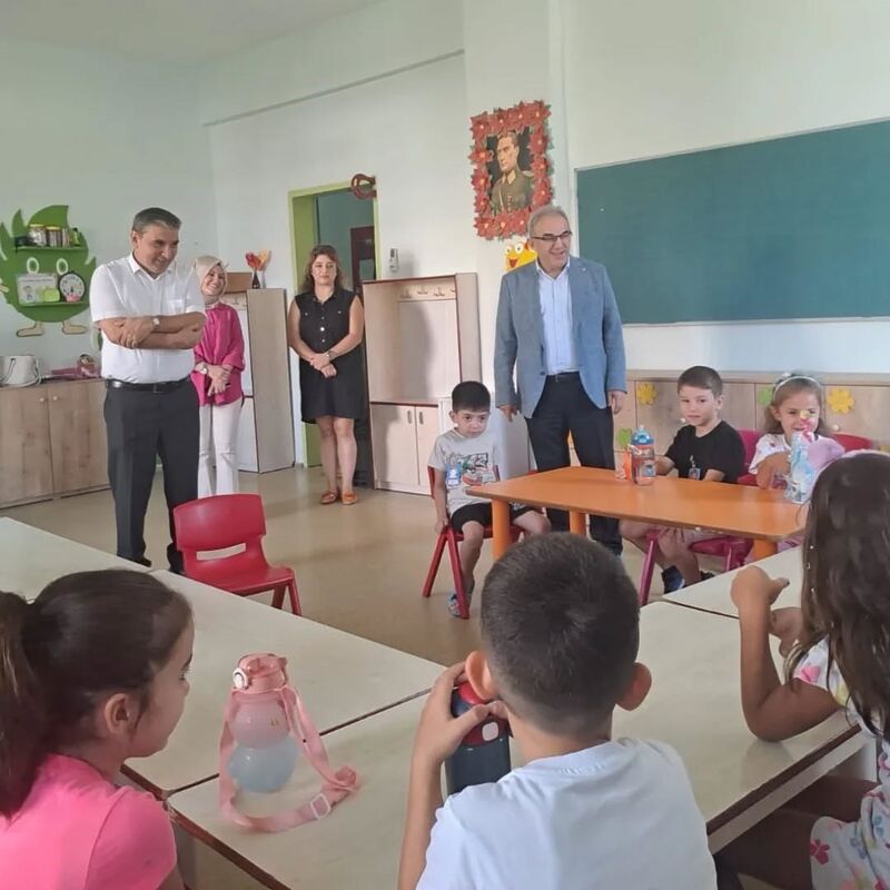 Balıkesir’in Edremit İlçe Milli Eğitim Müdürü Ramazan Esmen ve beraberindeki