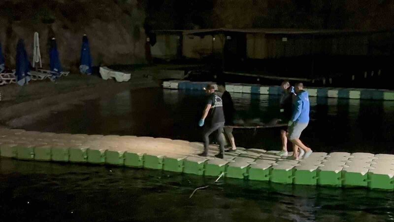 Balıkesir’in Erdek ilçesinde seyir için çıktığı tepeden uçuruma düşen adam