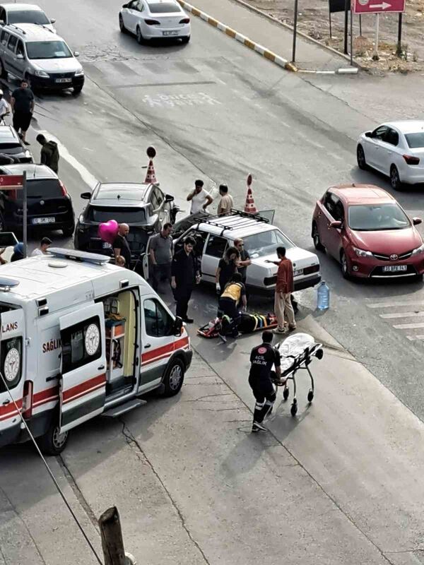 Balıkesir’de şehir içi trafiğinin yoğun olarak seyrettiği cadde üzerinde zincirleme