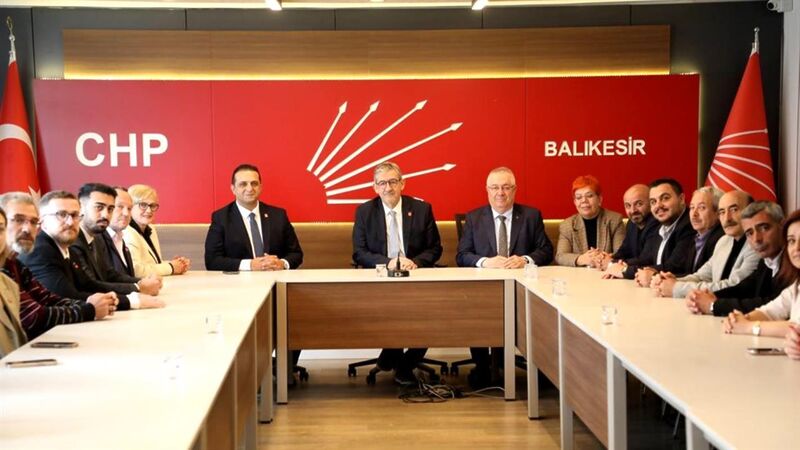 Edremit Belediye Başkanı Mehmet Ertaş ve CHP Edremit İlçe Başkanı