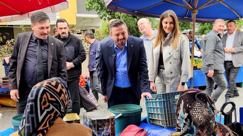 AK Parti Balıkesir İl Başkanı Mehmet Aydemir, Edremit ilçesinde sabahın