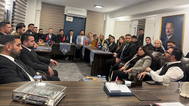 Edremit İlçe Gençlik Kolları’nın resmi açılışı müşterek bir törenle gerçekleştirildi.