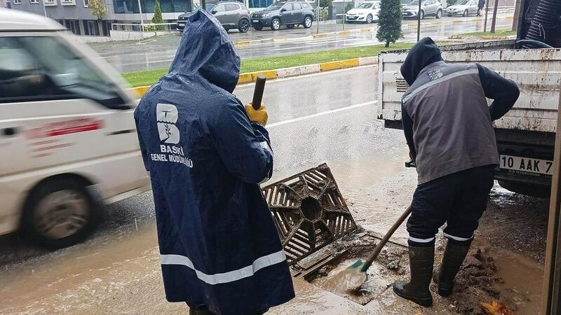 Dün geceden bu yana özellikle körfez ilçelerinde etkili olan kuvvetli