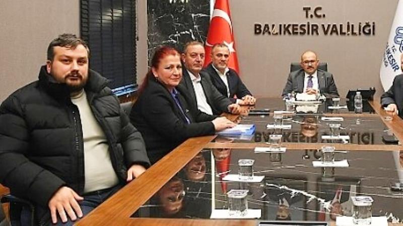 Balıkesir Valisi İsmail Ustaoğlu, Bandırma’daki iki önemli derneğin başkanlarını makamında