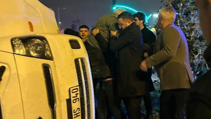 Balıkesir’de toplu taşıma merkezi civarında meydana gelen trafik kazası, kısa