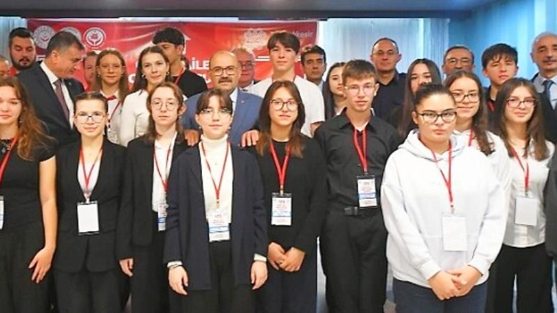 Dünya Çocuk Hakları Günü vesilesiyle Balıkesir’de düzenlenen “Güçlü Aile, Güçlü