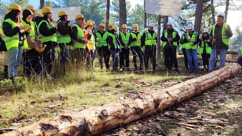 Balıkesir Üniversitesi Dursunbey Meslek Yüksekokulu Ormancılık Bölümü 2. sınıf öğrencileri,