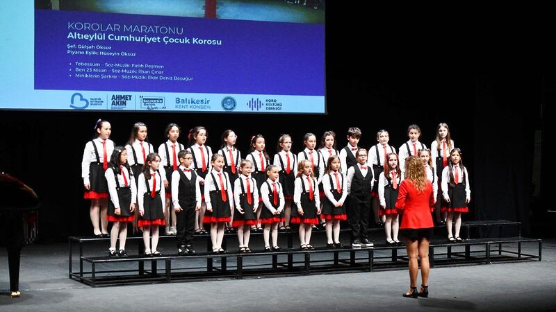 Balıkesir Büyükşehir Belediyesi, Koro Kültürü Derneği tarafından düzenlenen “Korolar Maratonu”nun
