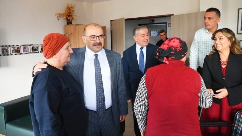 Balıkesir Valisi İsmail Ustaoğlu, Karesi Huzurevi Yaşlı Bakım ve Rehabilitasyon